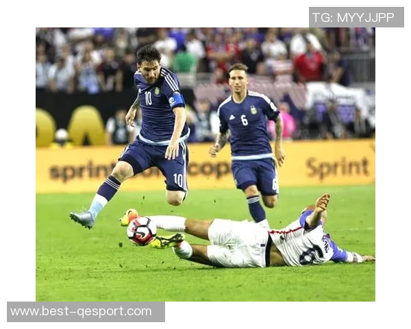 阿根廷足协主席与梅西德保罗重聚合影分享喜悦时刻